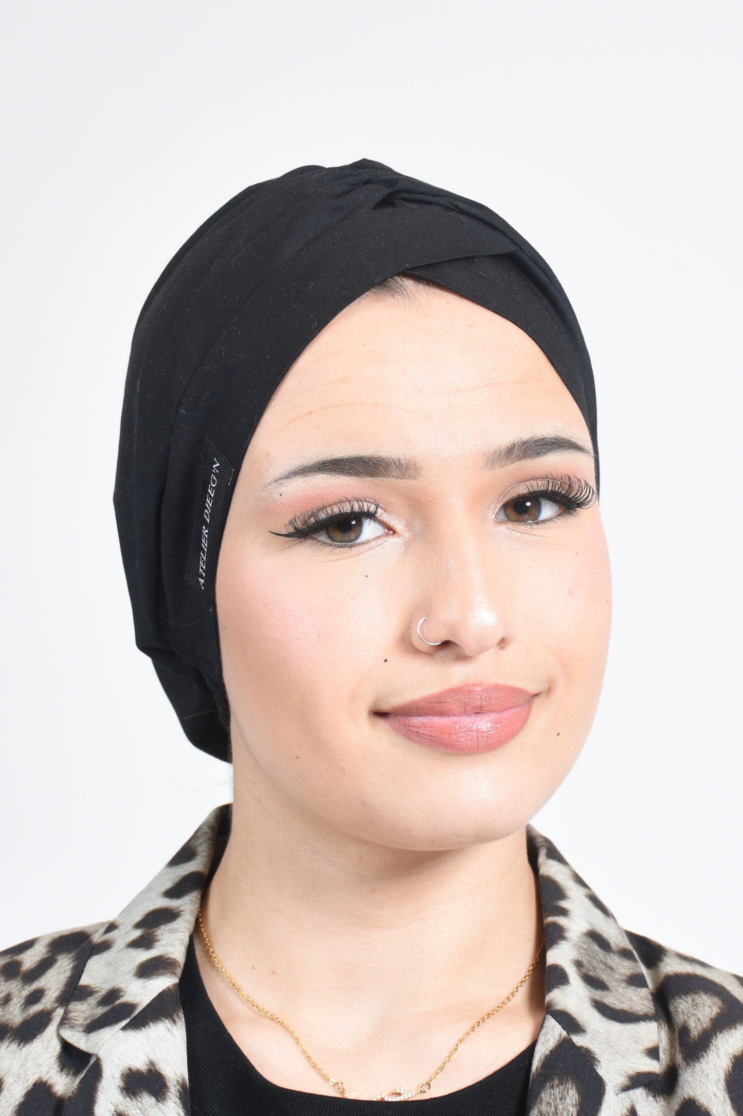 Beanie notre Bonnet uni noir doublure satin par Atelier Djeeg'n 2