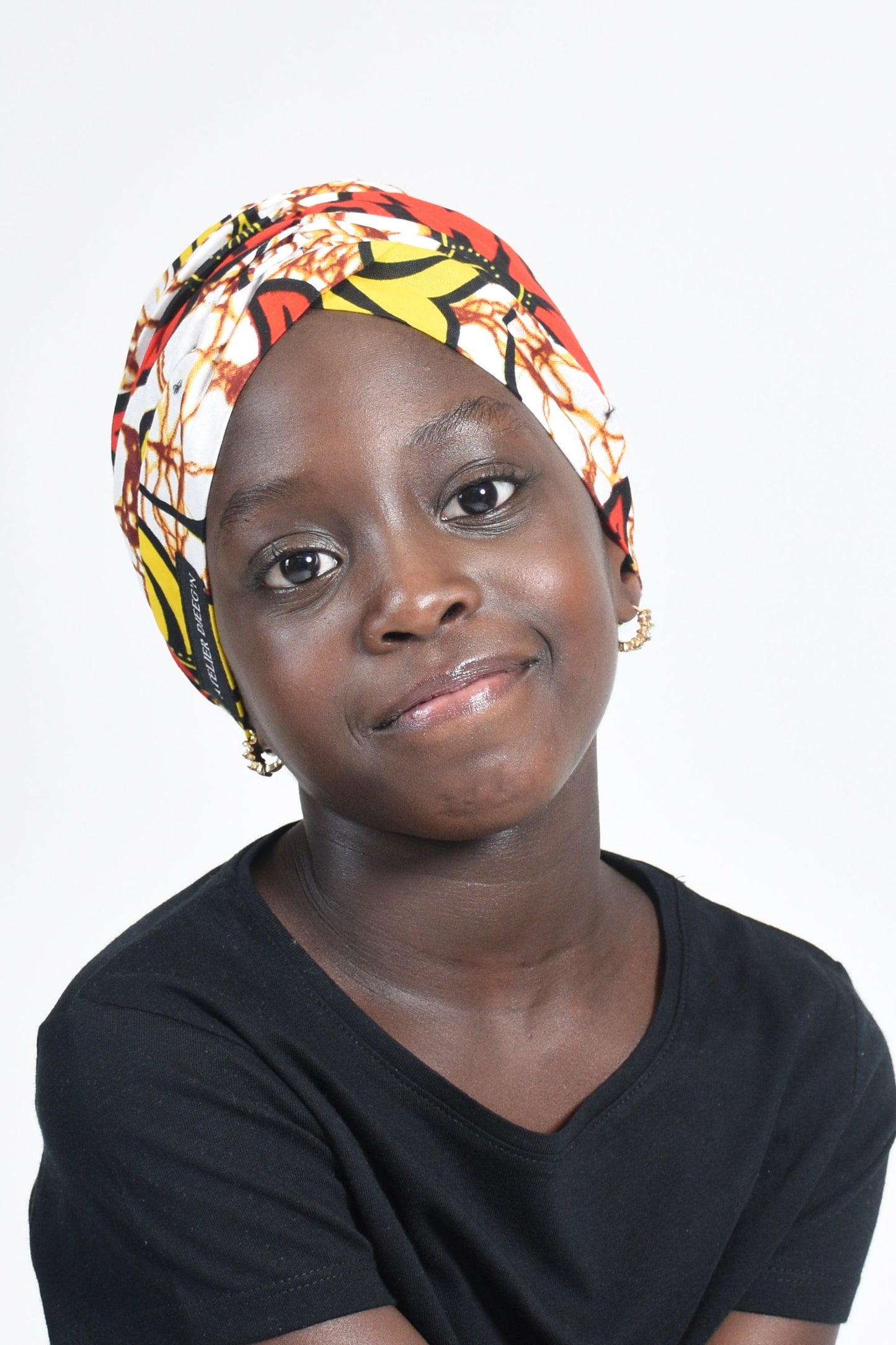 Satin Lined Beanie in African print Wedding Flowers Red and Yellow par Atelier Djeeg'n 1