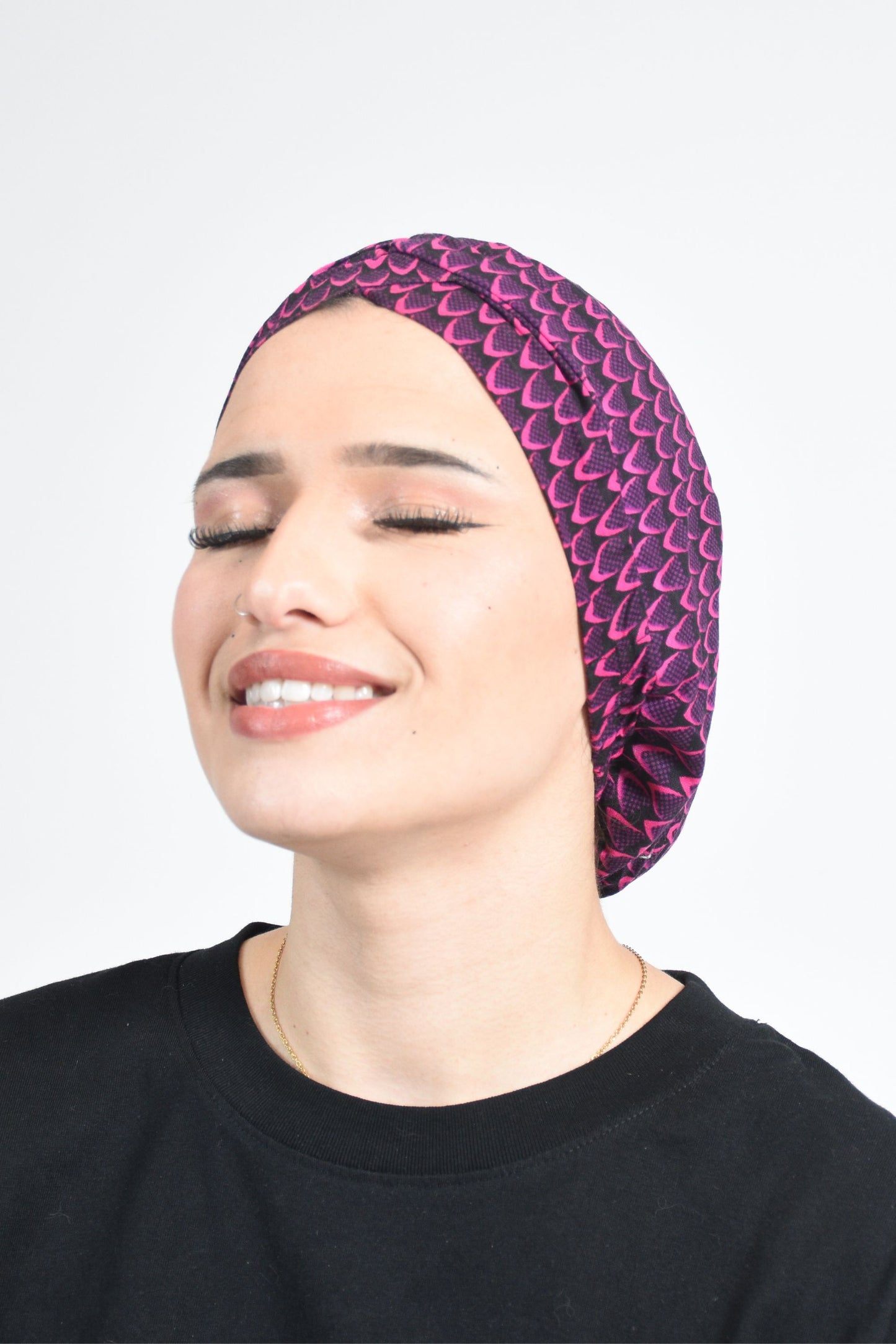 Bonnet en Wax écaille Rose noir doublure satin par Atelier Djeeg'n 2