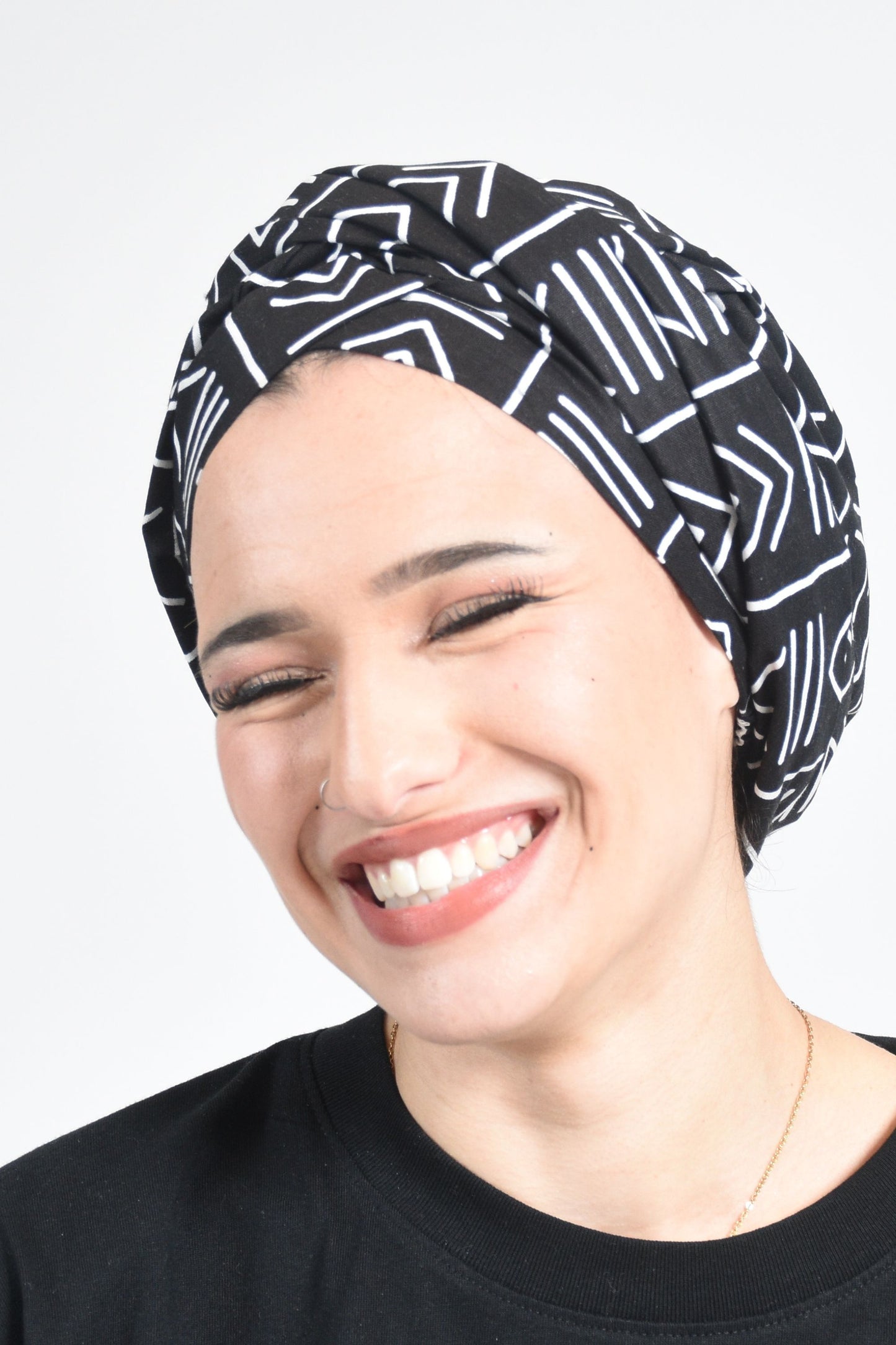 Pre Made Turban doublure en Satin fait en Wax Imprimé Bogolan Noir et Blanc par Atelier Djeeg'n 2