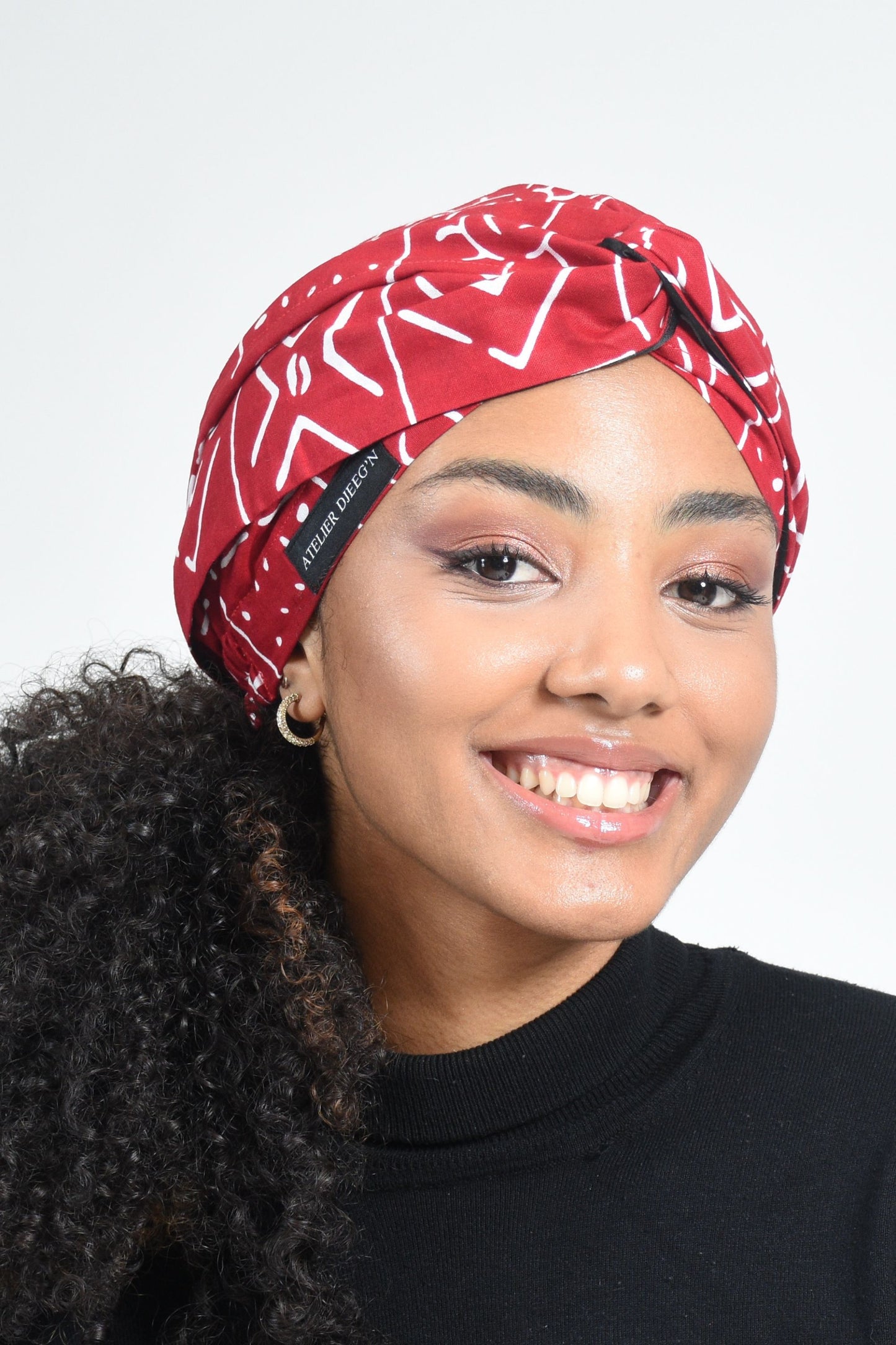 Turban torsadé en Wax Imprimé Bogolan Rouge et Blanc doublure satin par Atelier DJEEG'N 2