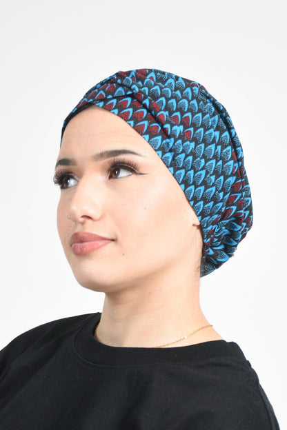 Beanie notre Bonnet en Wax écailles bleu noir doublure satin par Atelier Djeeg'n 2