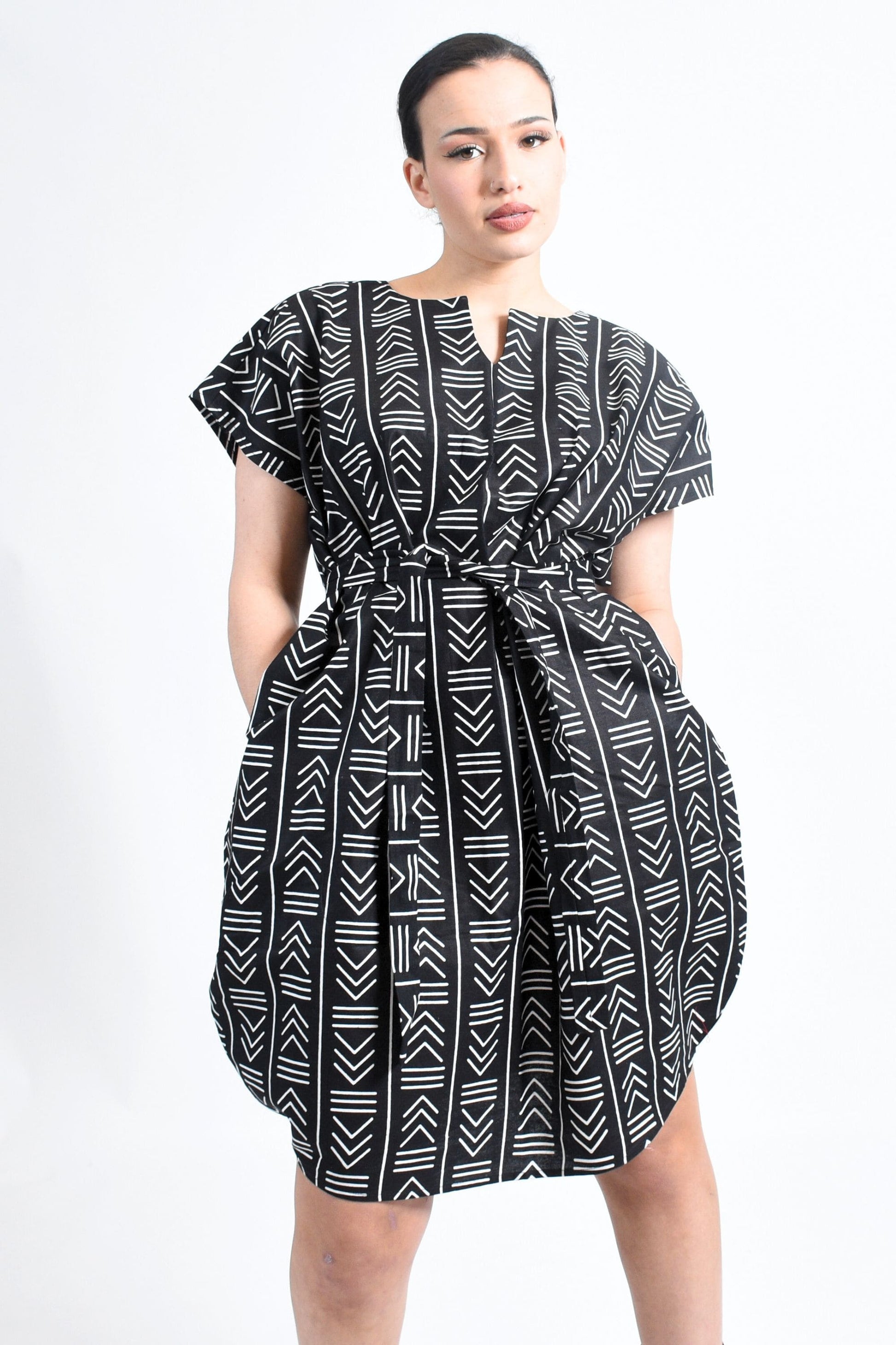 African Print Caftan Dress with Pockets- Black & White Bogolan Print By Atelier Djeeg'n Face 2