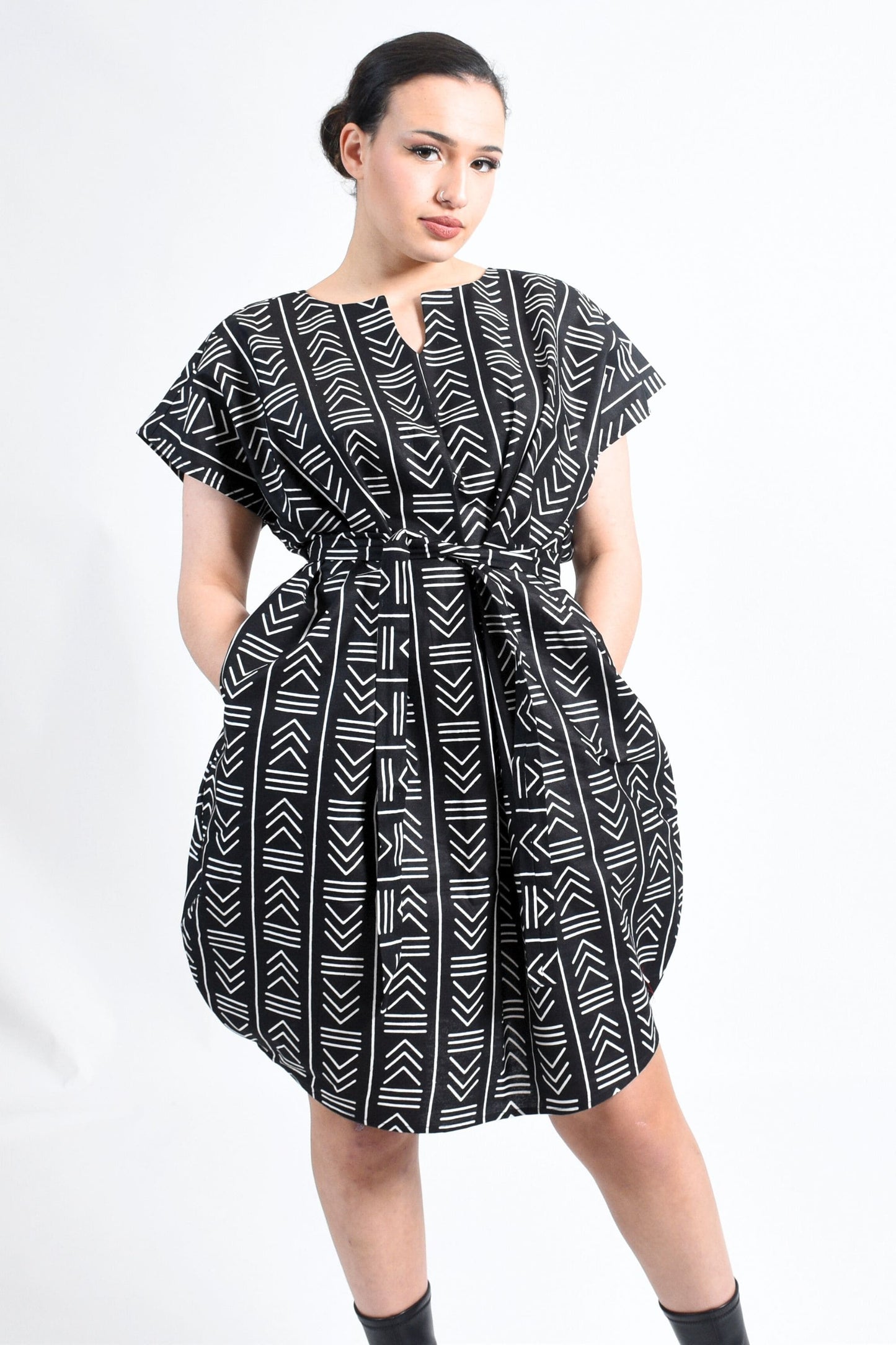 African Print Caftan Dress with Pockets- Black & White Bogolan Print By Atelier Djeeg'n Face